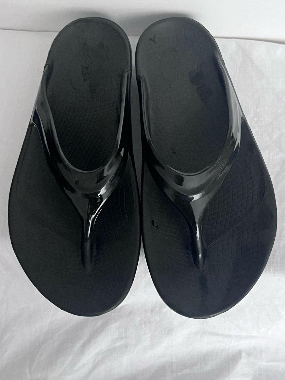 OOFOS OOlala Luxe Women's Black Flip Flop Sandals